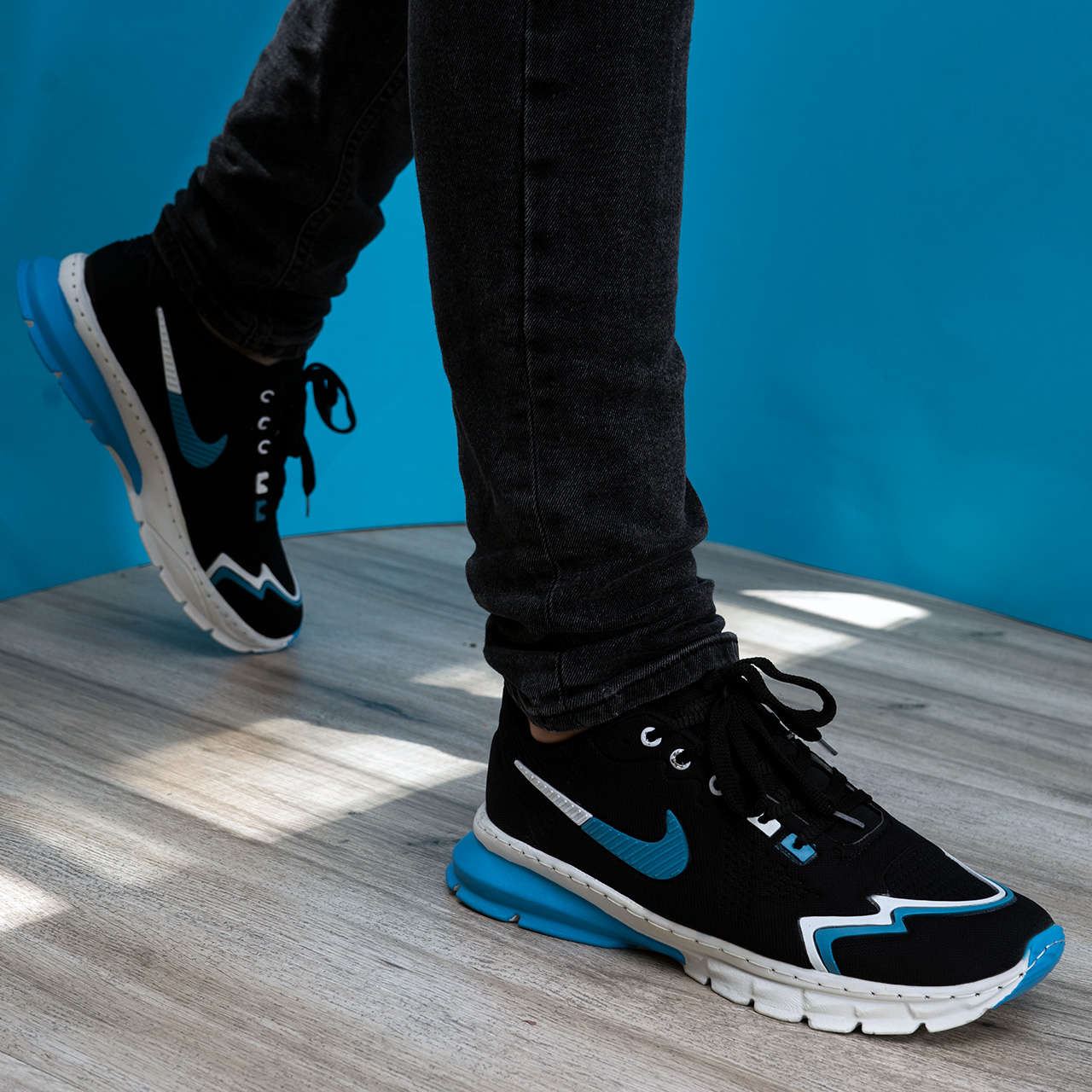 کفش نایک مشکی آبی خط دار مردانه مدل Sibon