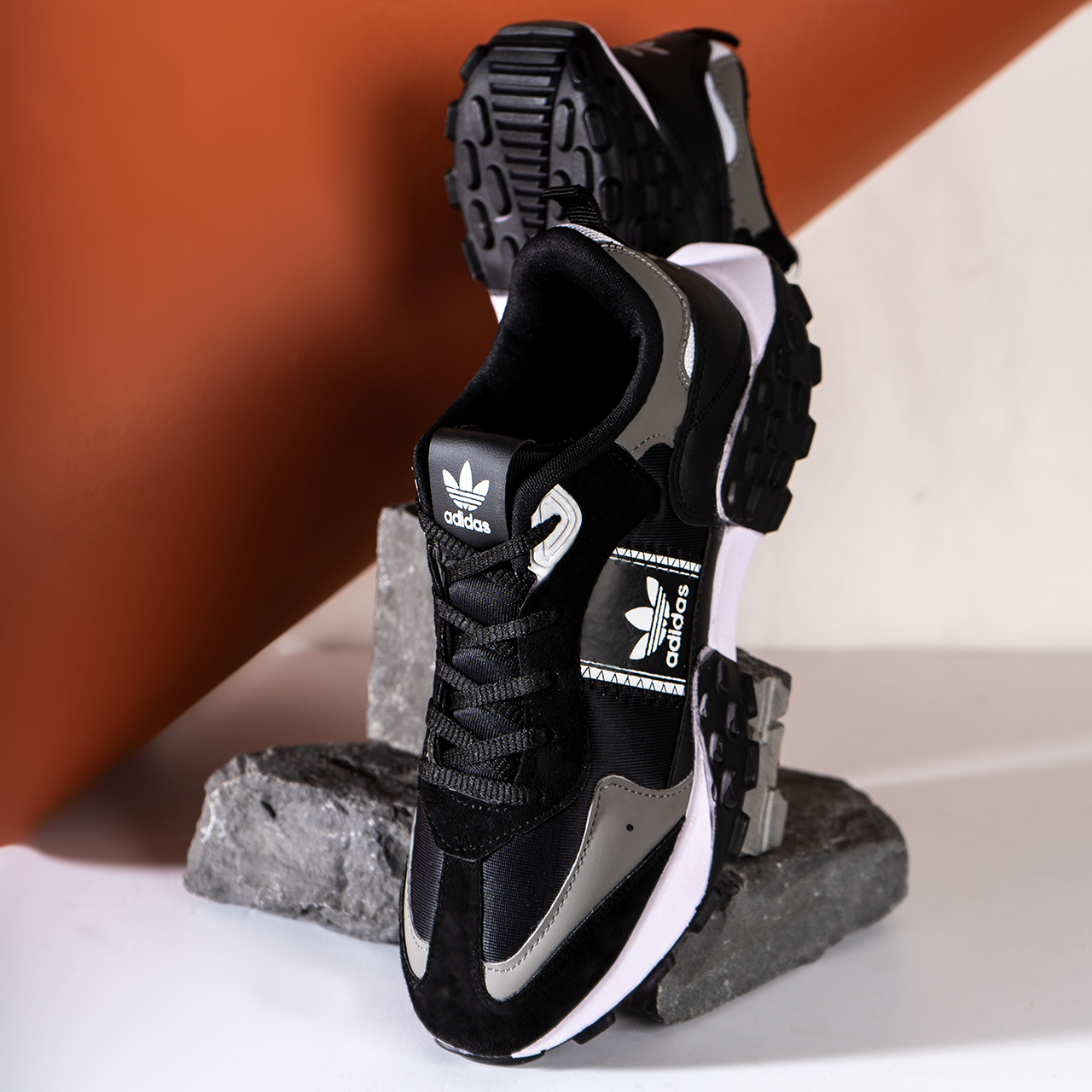 کفش ورزشی مردانه Adidas مشکی مدلSato