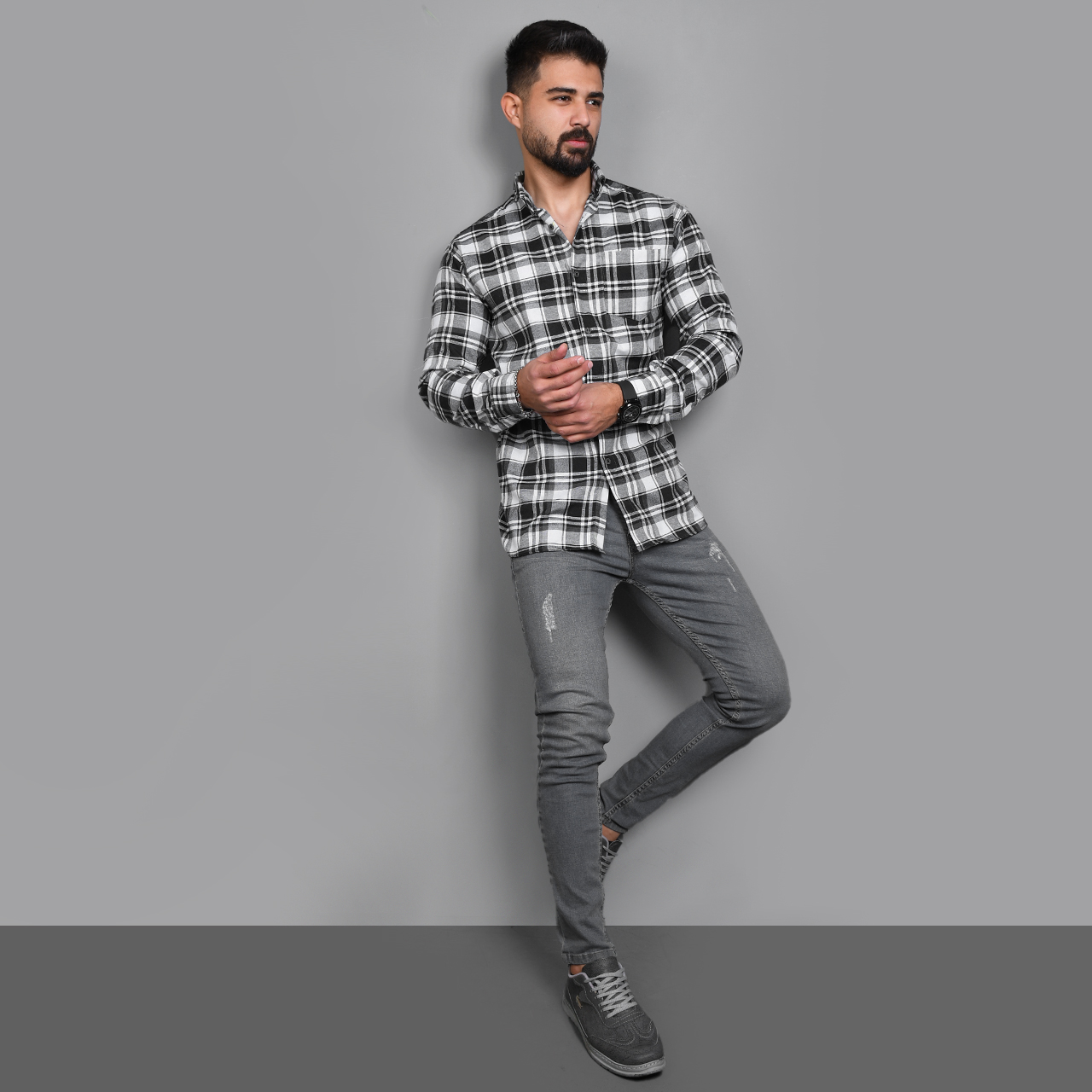 پیراهن مردانه چهارخونه مشکی سفید مدل Siamak