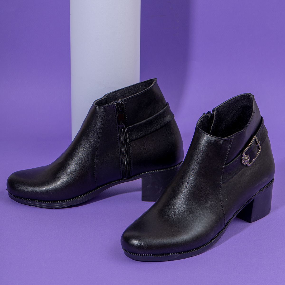 نیم بوت زنانه سگک دار مشکی مدل Dina