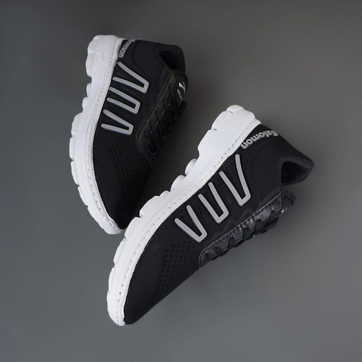 کفش ورزشی مردانه سالامون مشکی طوسی مدل U200