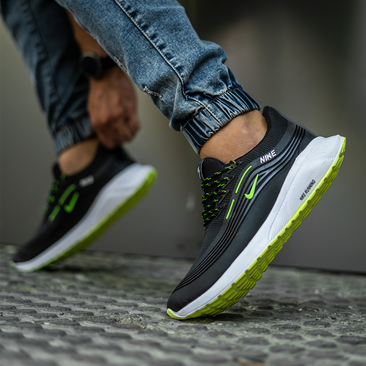 کفش ورزشی Nike مردانه مشکی سبزمدل Viliam